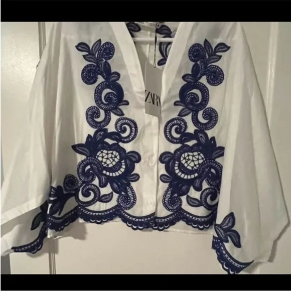 🆕 ZARA   CONTRAST
EMBROIDERED BLOUSE ZW COLLECTION
SIZE  MEDIUM - Picture 3 of 3